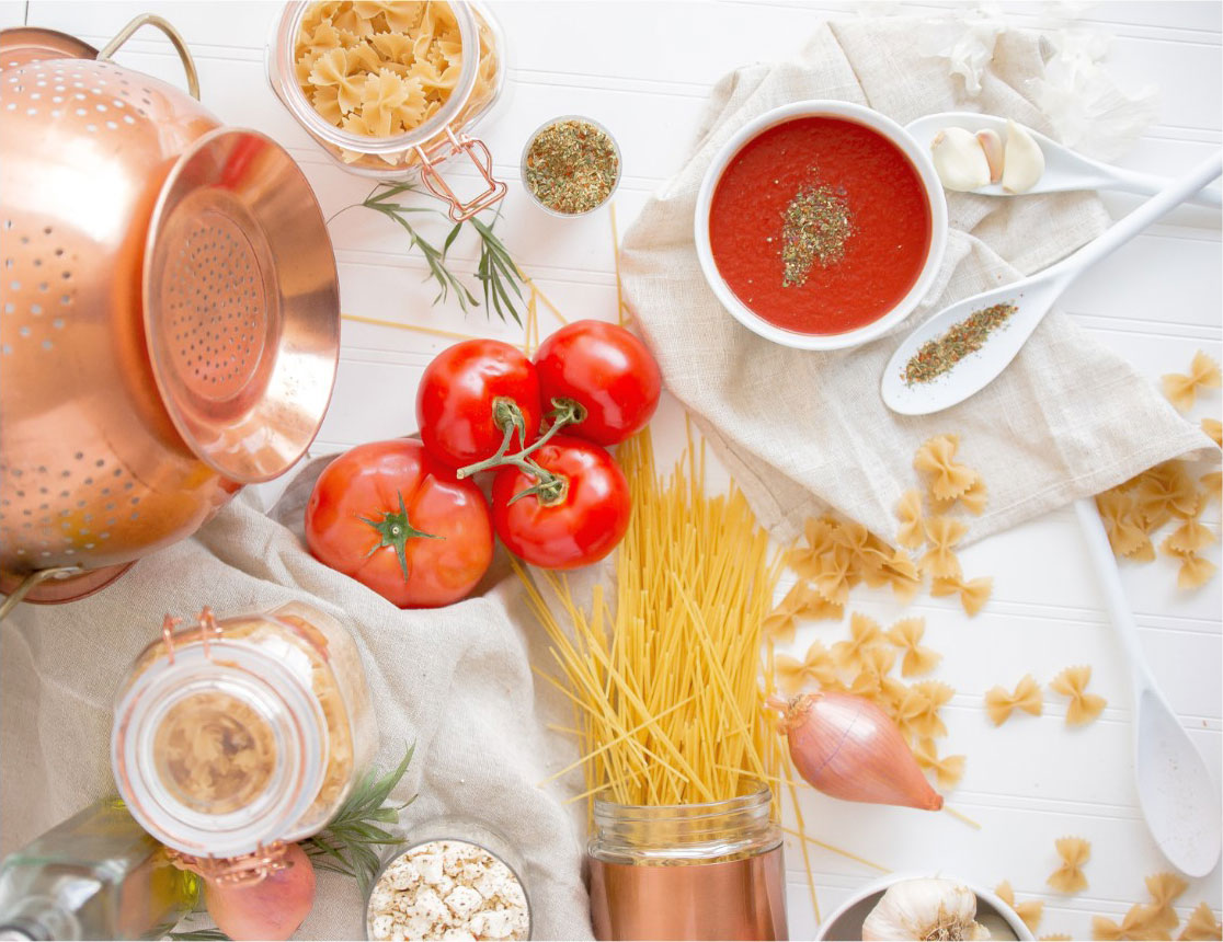 Spaghetti, tomato sauce and onion: a story of true love.